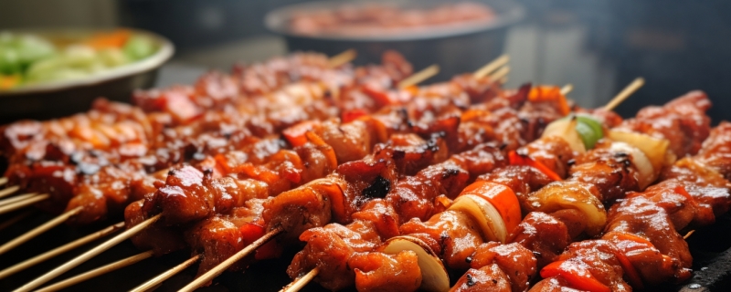 洛阳烧烤店食客遭高空泼不明液体 涉事男子被查引公共安全反思